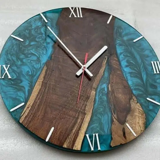 Orologio da parete astratto in resina epossidica blu e legno