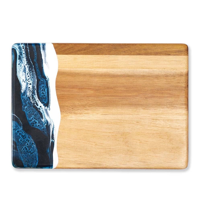 Flawing cutting board in handmade resin