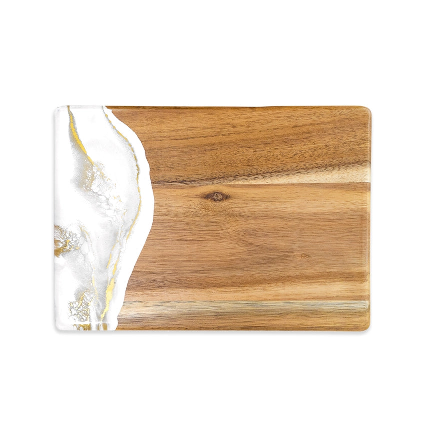 Flawing cutting board in handmade resin