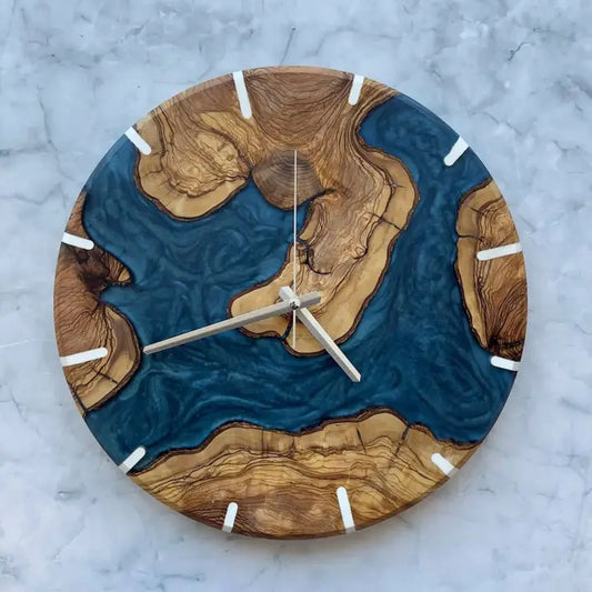 Orologio da parete astratto in resina epossidica blu scuro e legno