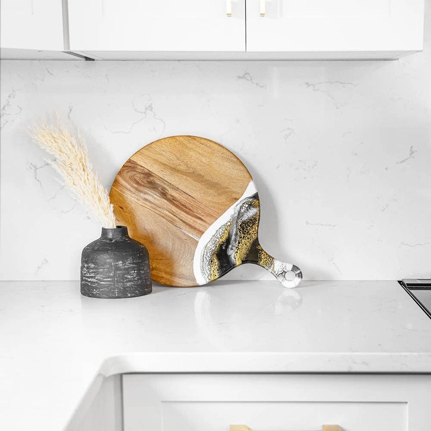 Tagliere da formaggio in resina fatto a mano rotondo con manico